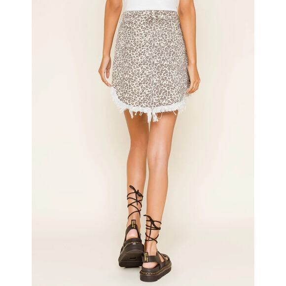 Free People We The Free Bailey Leopard Print Frayed Hem Denim Mini Skirt Sz 26 - Picture 3 of 11